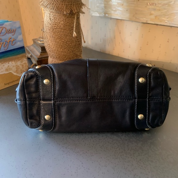 VINTAGE COACH HANDBAG. Black. Beautiful bag. 9 inches tall, 13 inches wide. - Picture 5 of 11